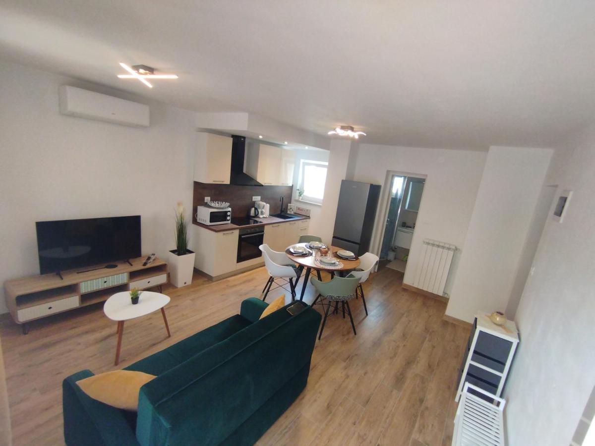 Apartment Jal 로비니 외부 사진