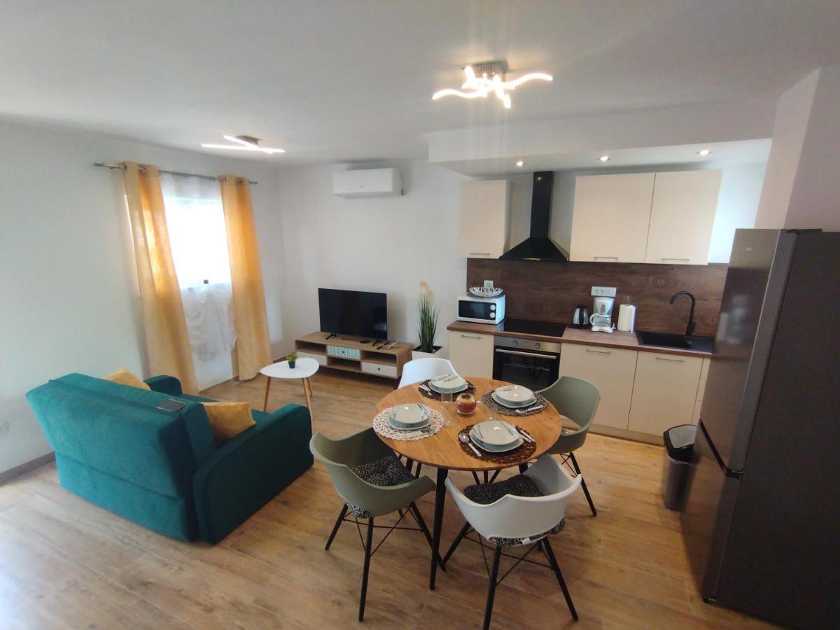 Apartment Jal 로비니 외부 사진